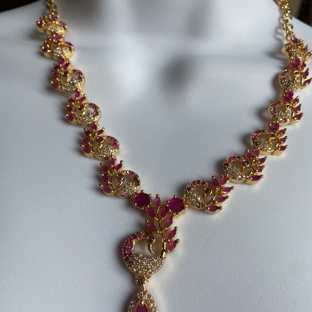 Elegant Gold-Tone Necklace with Pink Gem Accents